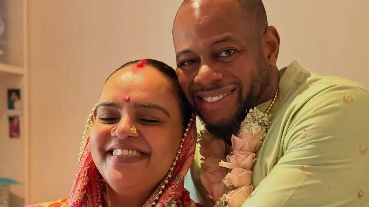 Shanoo Sharma reveals husband's face a day after wedding