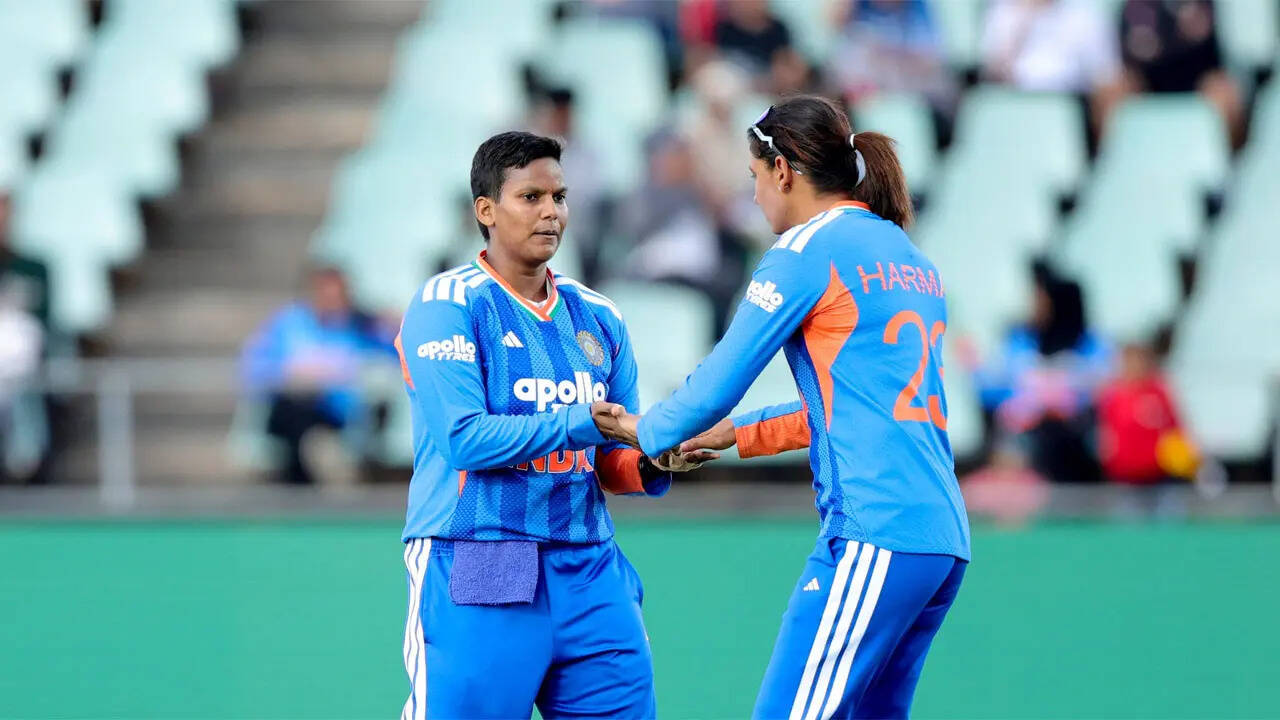 IND vs SA Live Score: Deepti Sharma, Shree Charani keep South Africa's innings in check