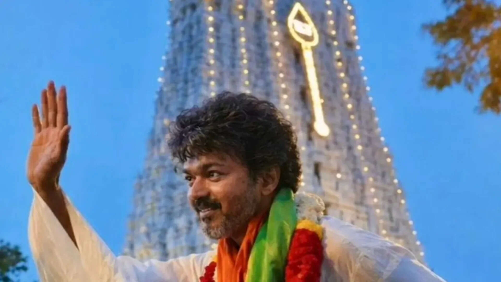 Thalapathy Vijay’s Tiruchendur darshan turns heads