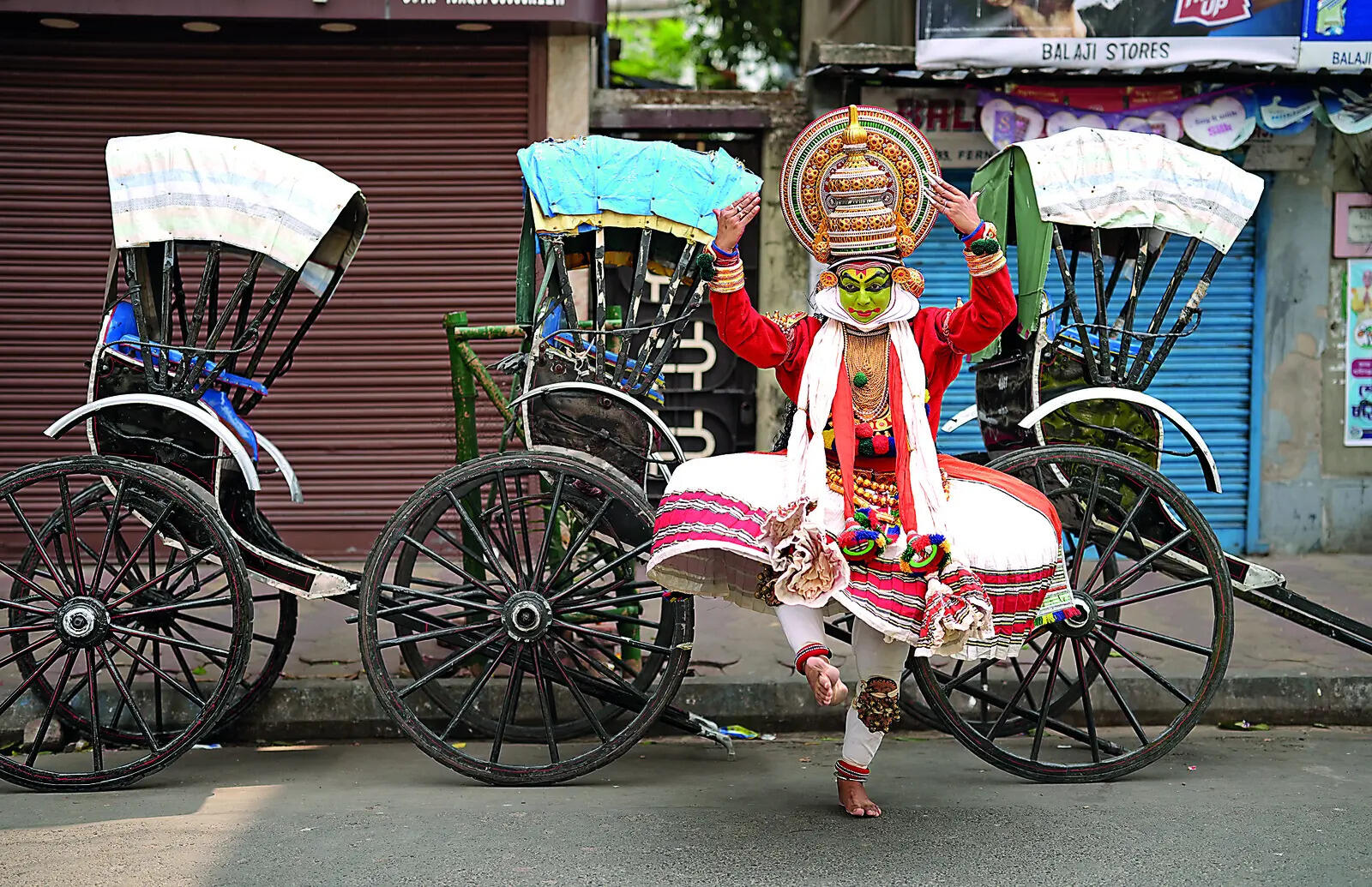 p4_ss_Inside Harikamal Majumder--  Kathakali (2) (1)