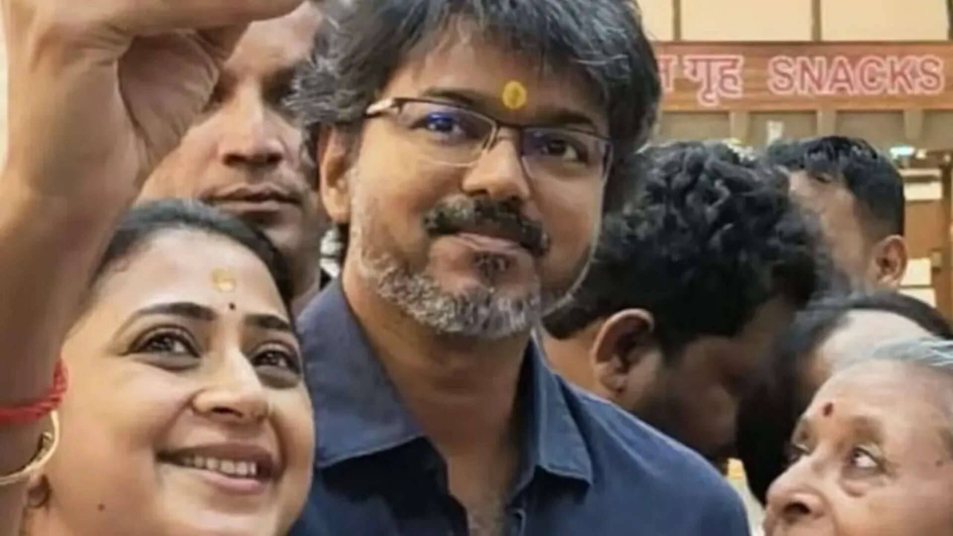 Kanika shares a heartfelt note after meeting Thalapathy Vijay