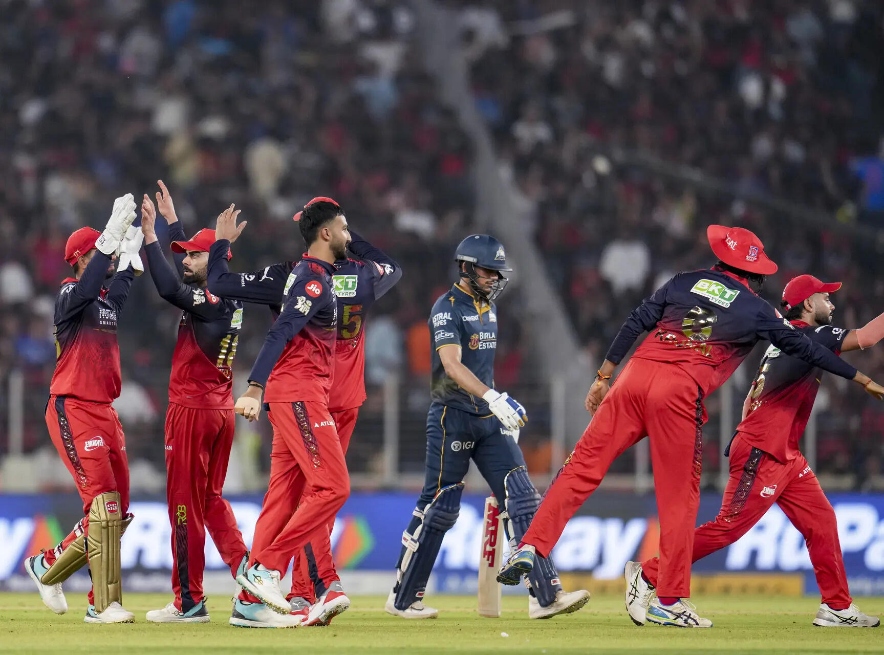 GT vs RCB Live: RCB fighting back! Washington Sundar departs