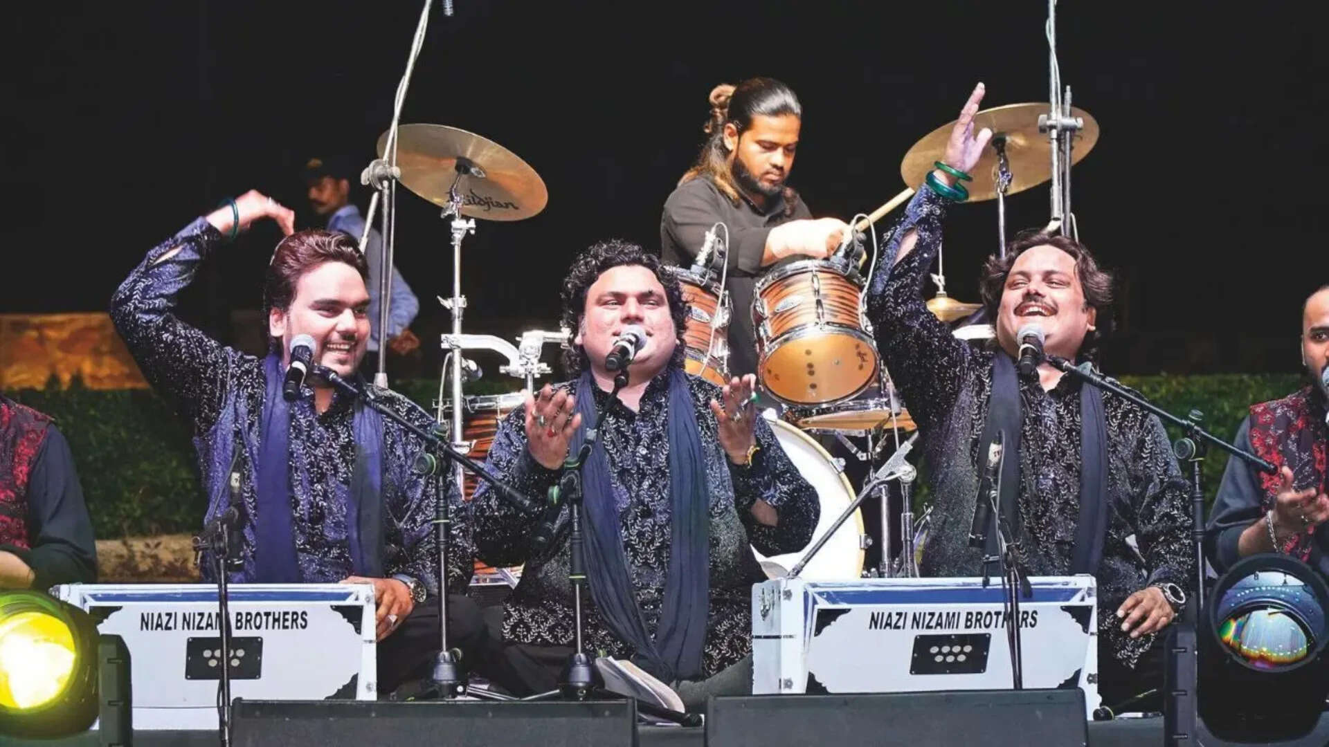 The qawwali group left the audience spellbound with classics like Afreen Afreen, Chhap Tilak, Khwaja Mere Khwaja and Mere Rashke Qamar