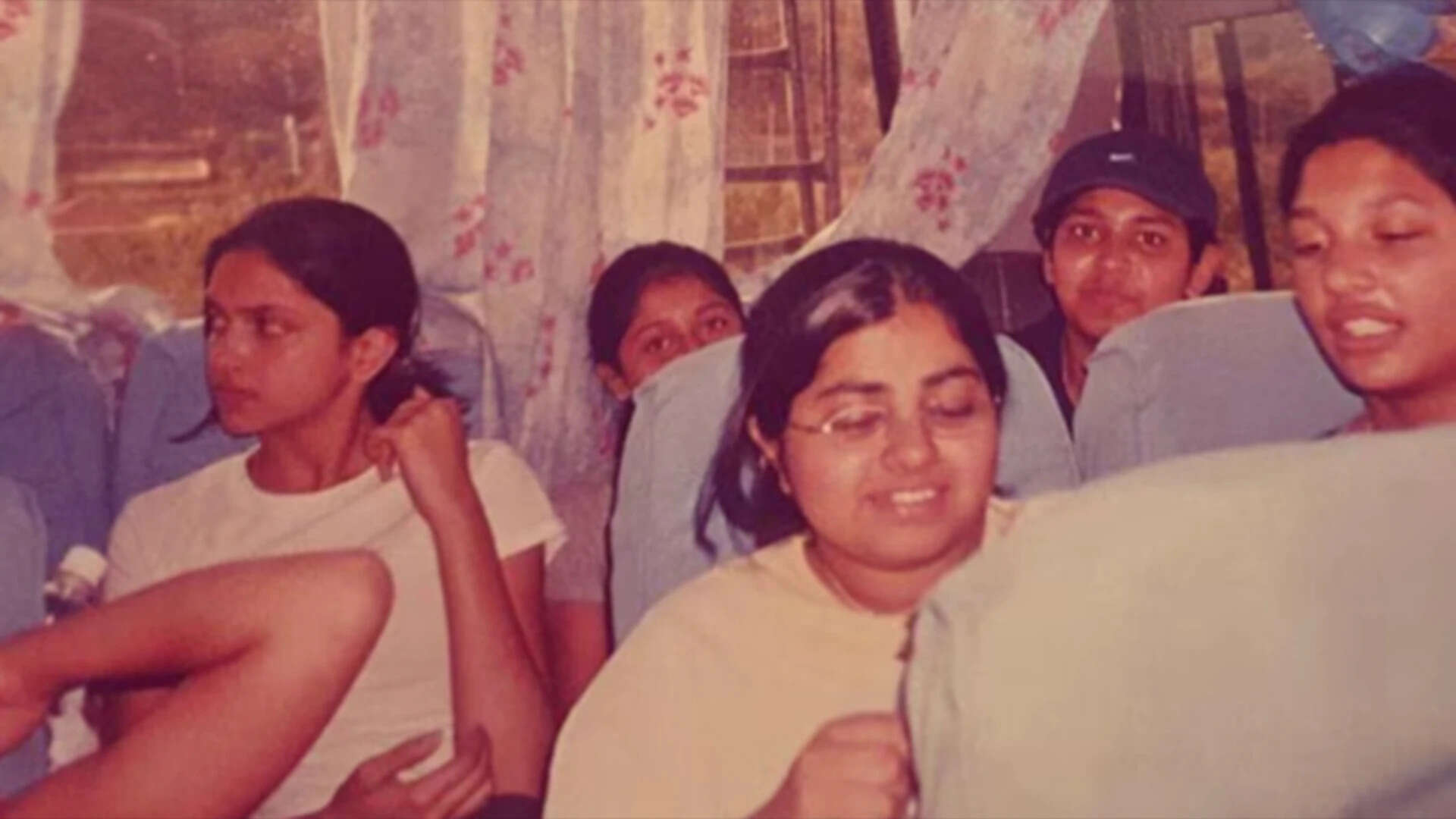 Deepika Padukone’s decades OLD school trip photo scream 90s nostalgia