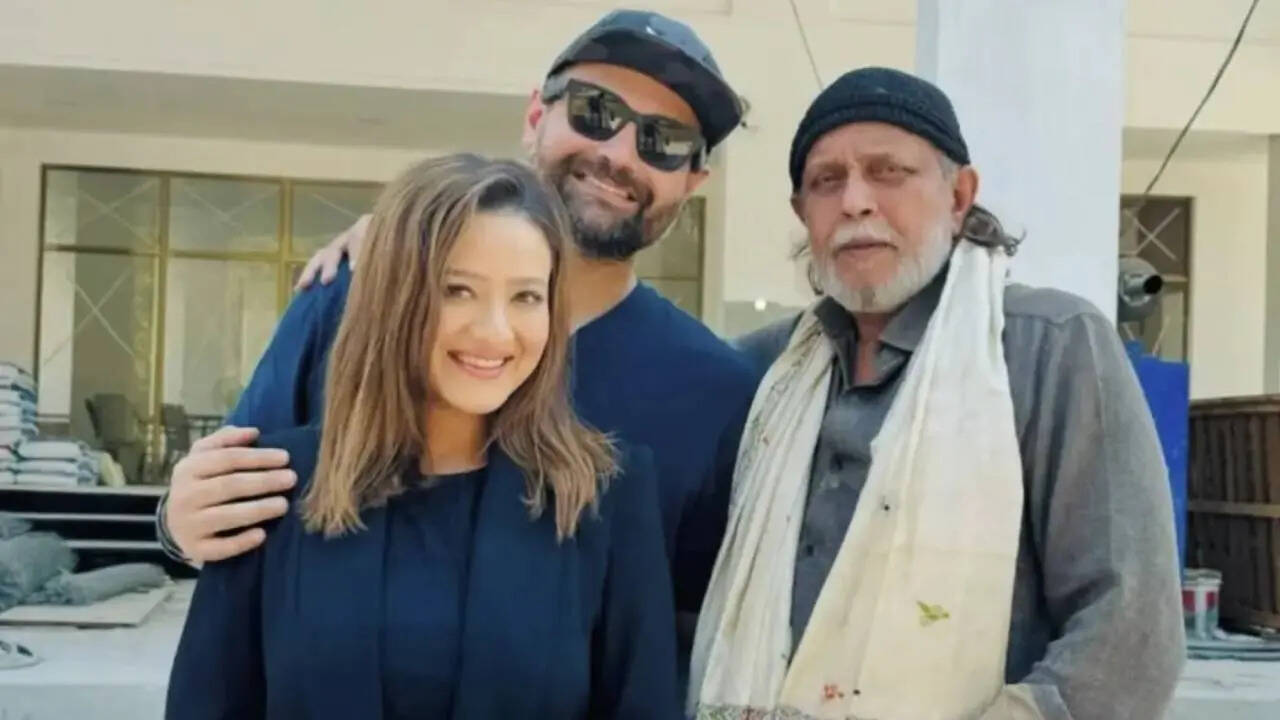 Madalsa calls Mimoh ‘pillar of strength’, Mithun ‘a male feminist’