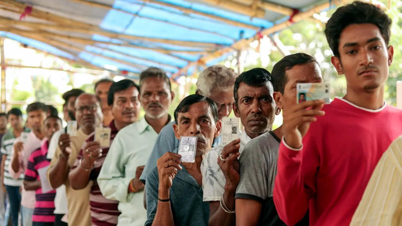 EC orders repolling in 15 Bengal booths; fresh vote on May 2