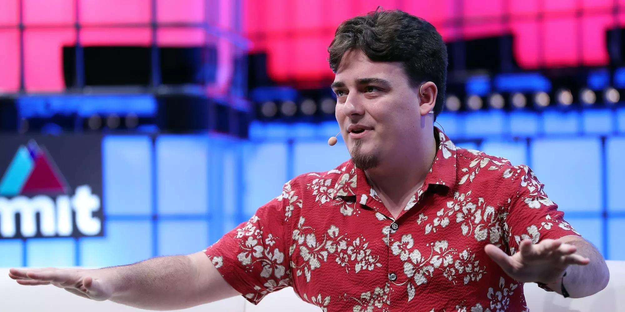 Palmer Luckey's message to Apple's new CEO John Ternus has this 25-year-old photo