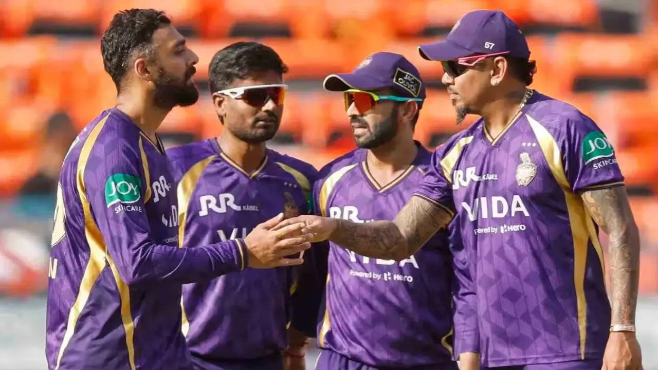 SRH vs KKR, Live: Varun Chakravarthy turns the game with three quick strikes