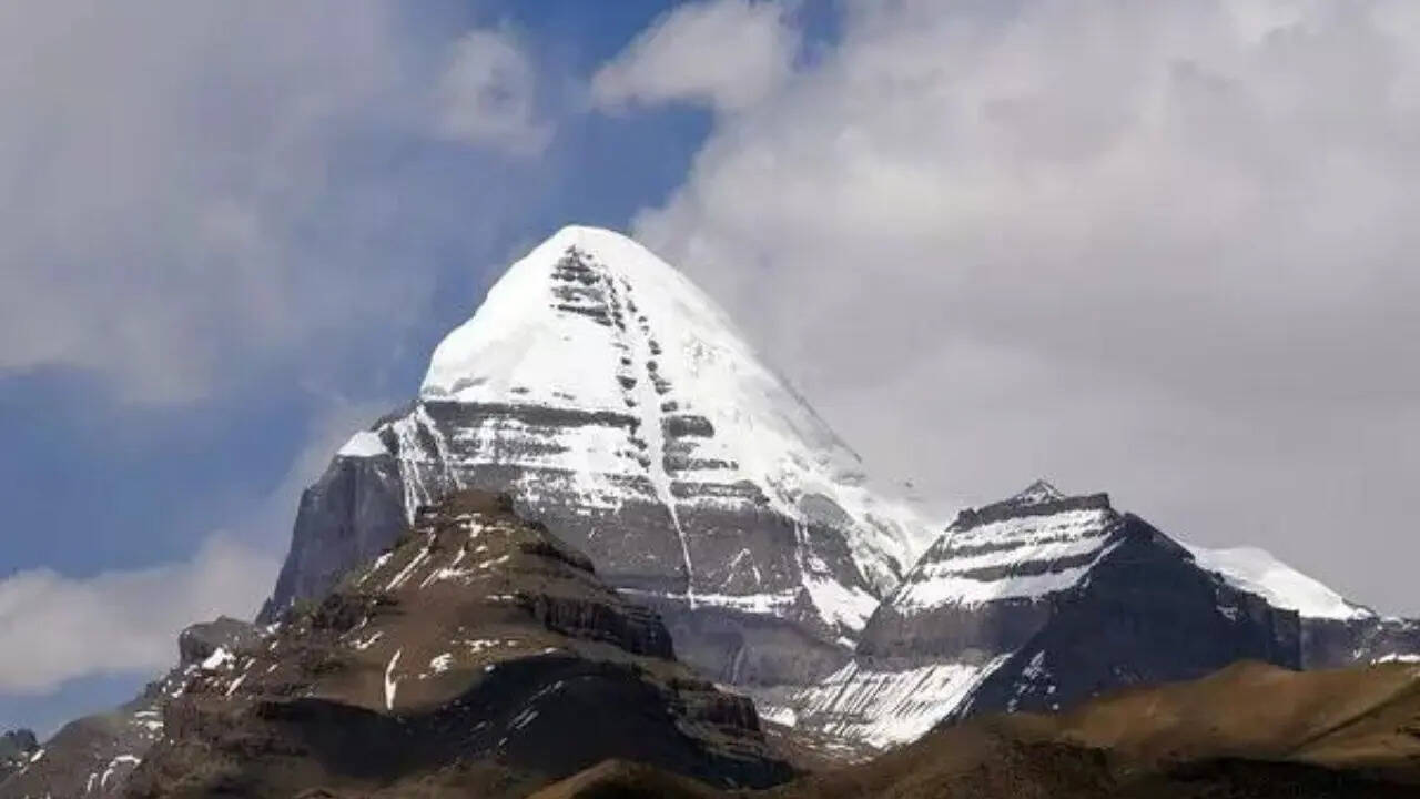 Nepal stirs row with India, objects to Kailash Mansarovar yatra via Lipulekh