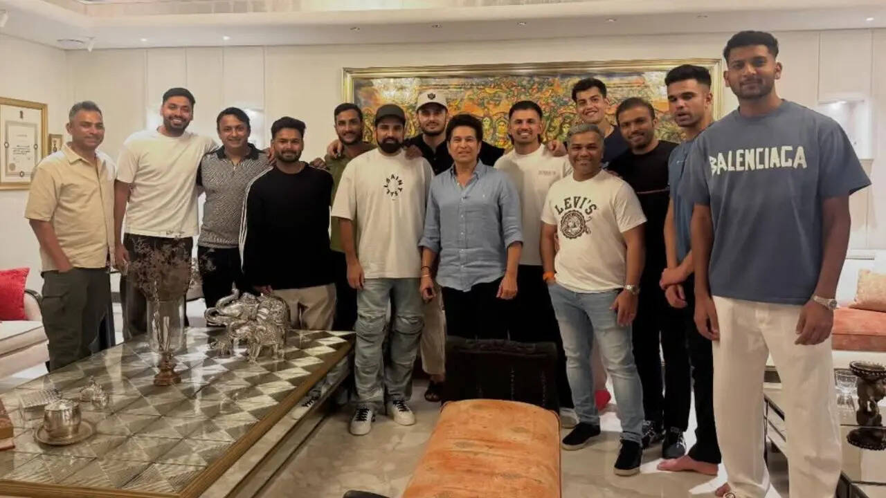 'An evening with God of cricket': Sachin meets LSG players, Arjun thanked