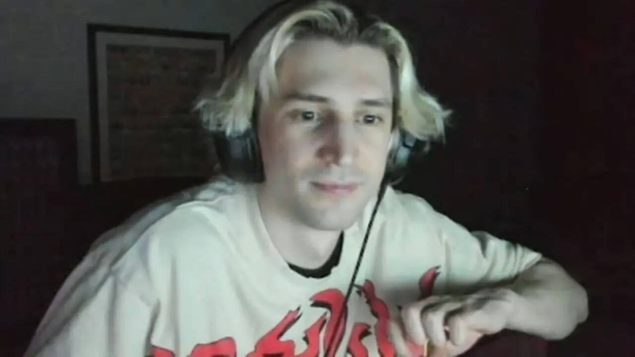 xQc ignites online storm with bold gender dynamics take on female police officers during livestream