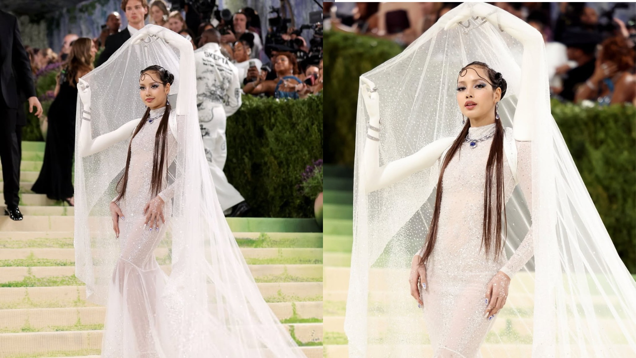 Lisa Said Two Hands Weren't Enough For Met Gala