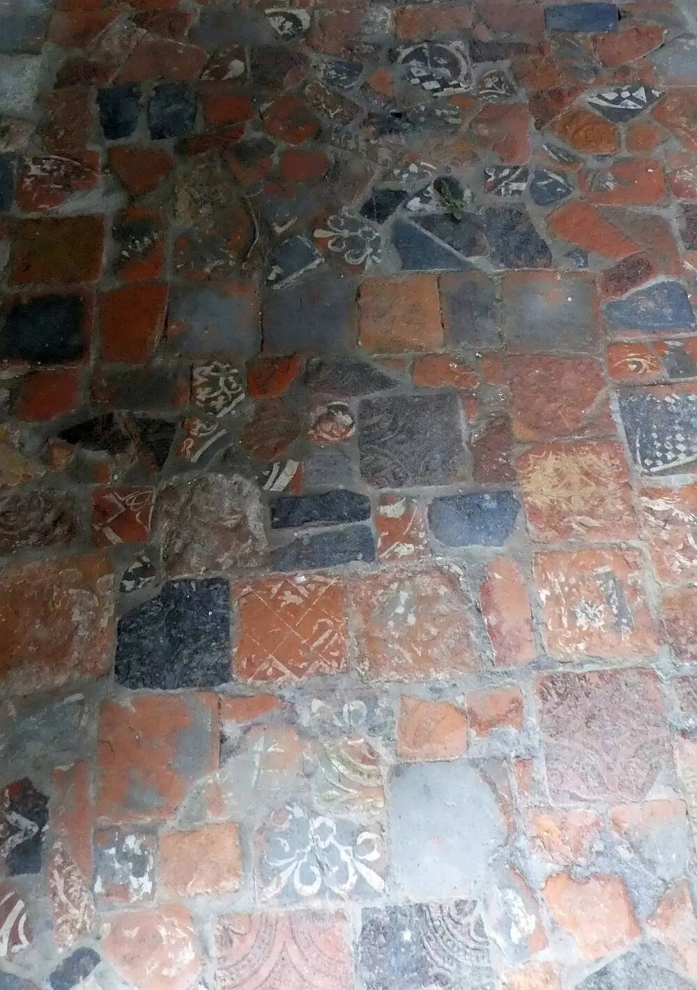 Wenlock_Priory_-_Encaustic_tiles_-_geograph.org.uk_-_7085522