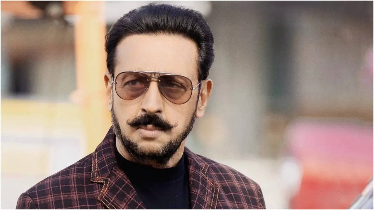 Gulshan REVEALS SRK called him this era’s Pran Sahab