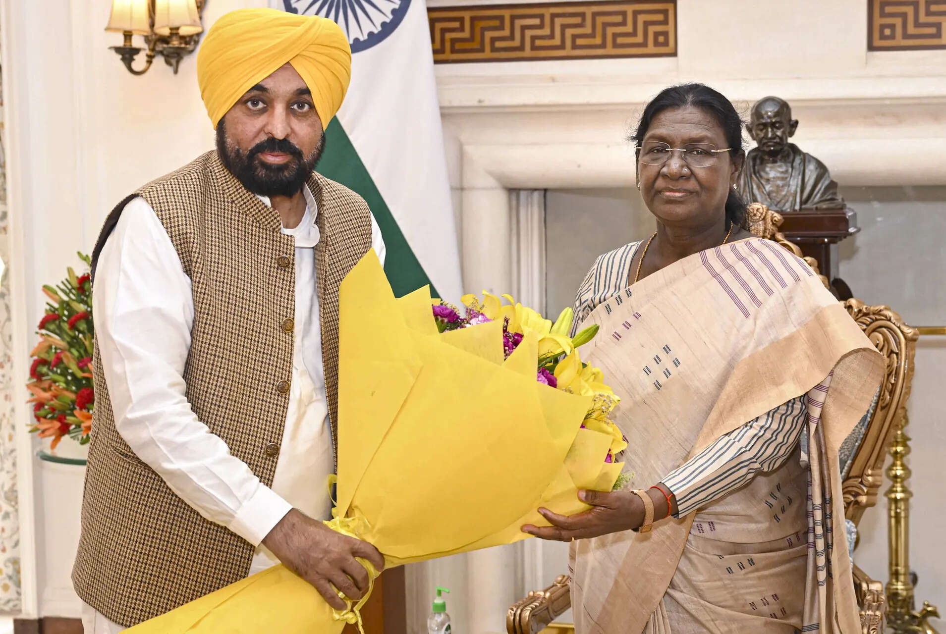 Bhagwat Mann meets President Murmu, seeks action on 6 ex-AAP MPs