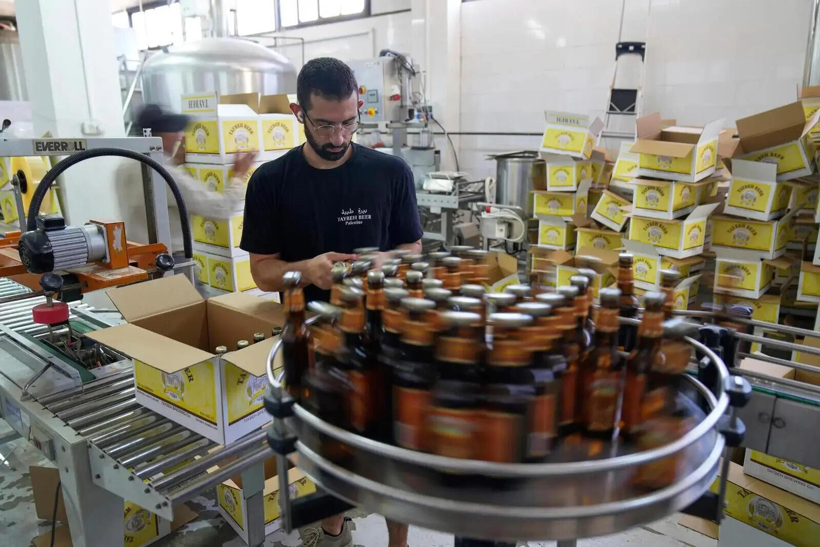 Facing bottle shortage, beer cos seek price hike
