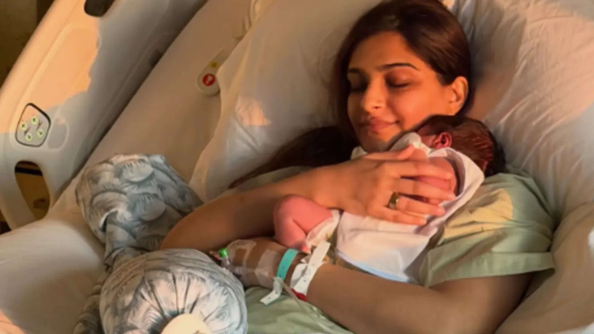 Sonam highlights importance of breastfeeding