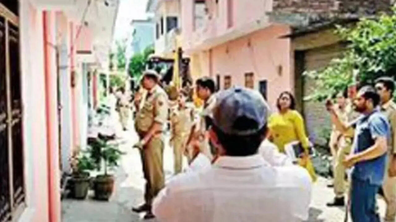 Kolkata cops crack the whip after bulldozer run
