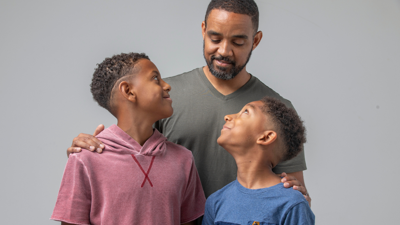 Why parents should see  maturity alternatively   than conscionable  age, commencement  tiny  with limited-function phones, and easiness  into telephone  usage with monitoring tools