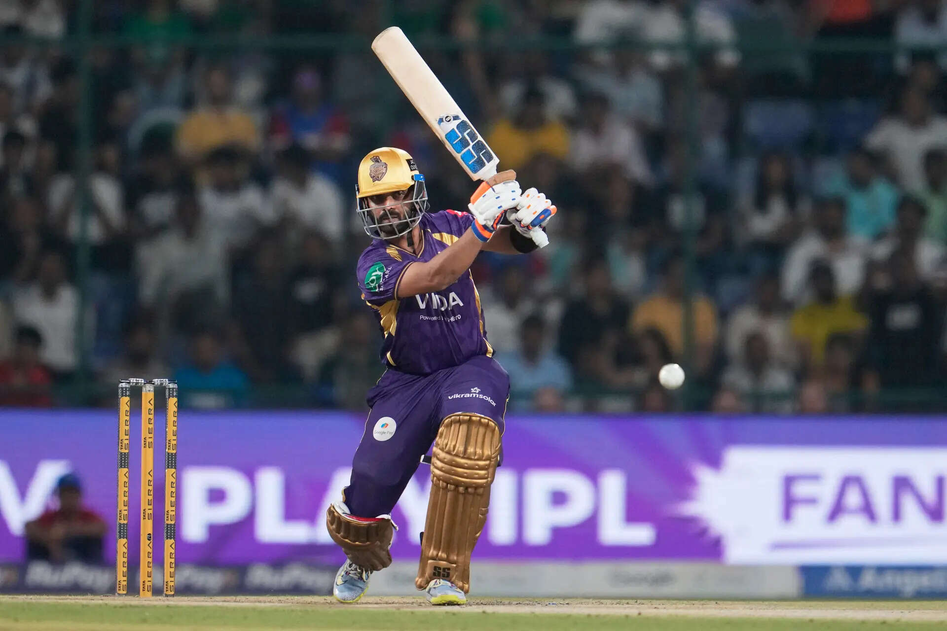 DC vs KKR Live: Raghuvanshi falls to unlucky dismissal as KKR slip two down