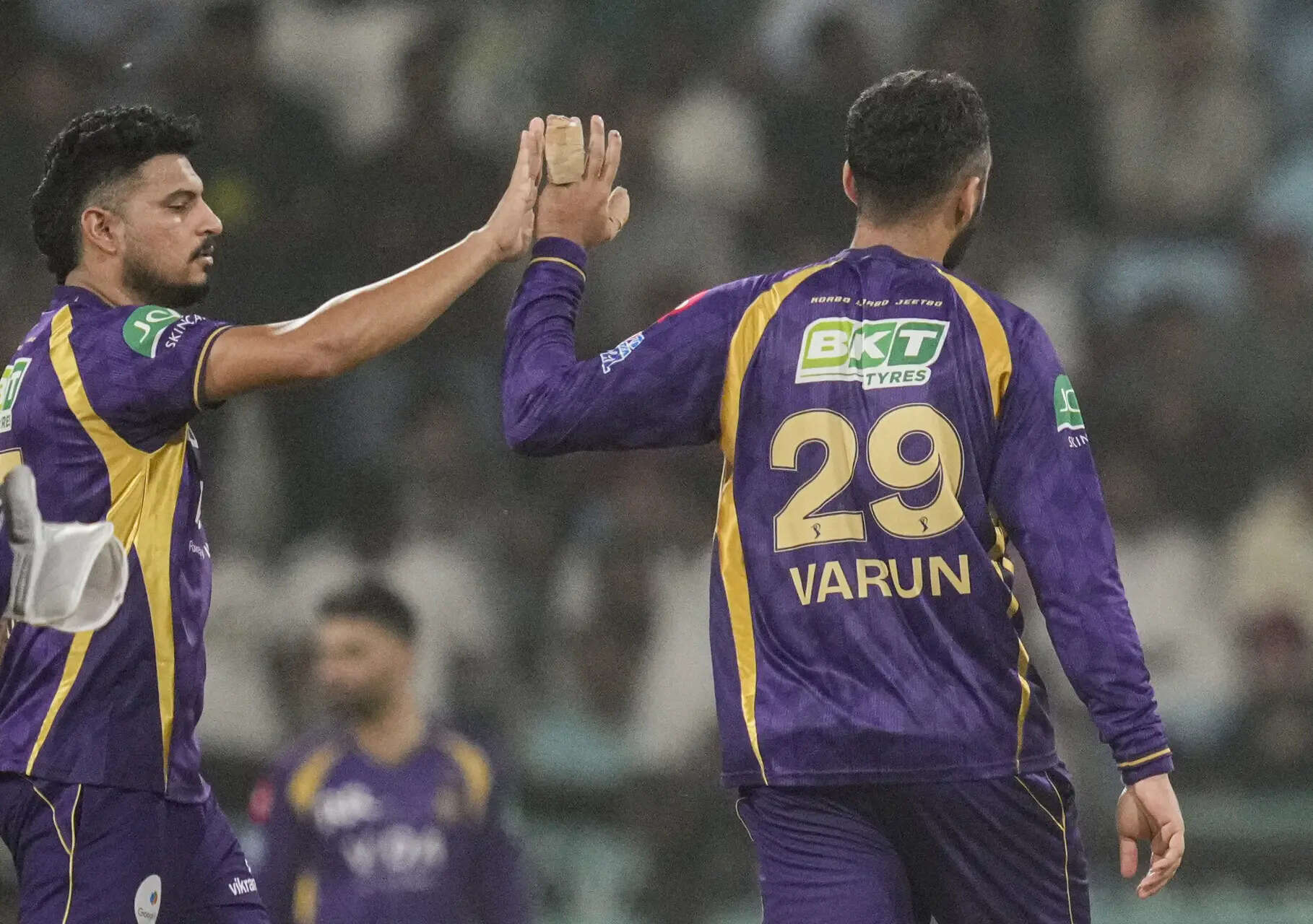 DC vs KKR Live: Sunil Narine, Anukul Roy tear into Delhi batting; DC five down