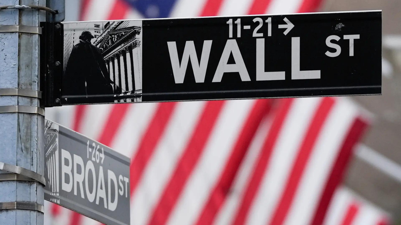 US stocks rise toward record highs as strong jobs data boosts investor confidence