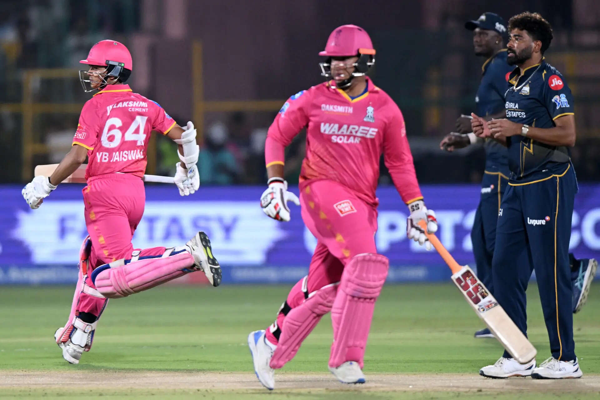 RR vs GT Live: Rashid Khan turns game on its head with Jurel and Ferreira wickets