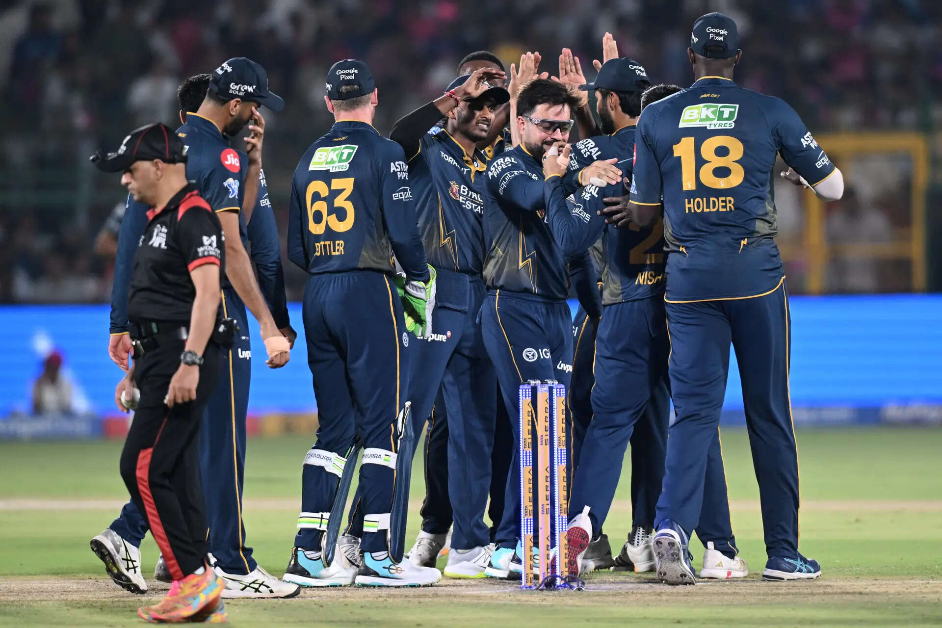 RR vs GT Live: Gujarat Titans demolish Rajasthan Royals with crushing 77-run victory