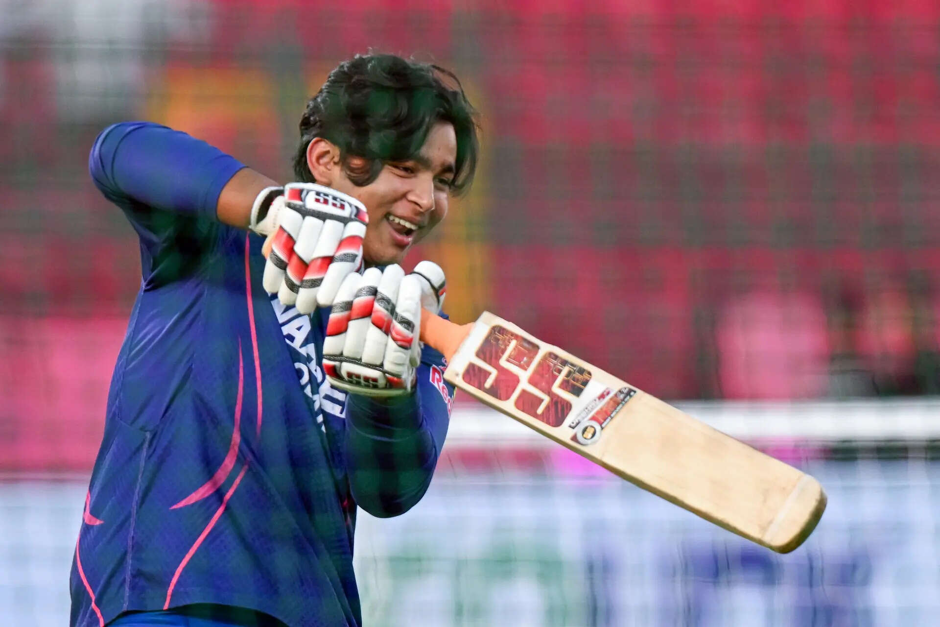 Jos Buttler shows class with special gift for Vaibhav Sooryavanshi - Watch