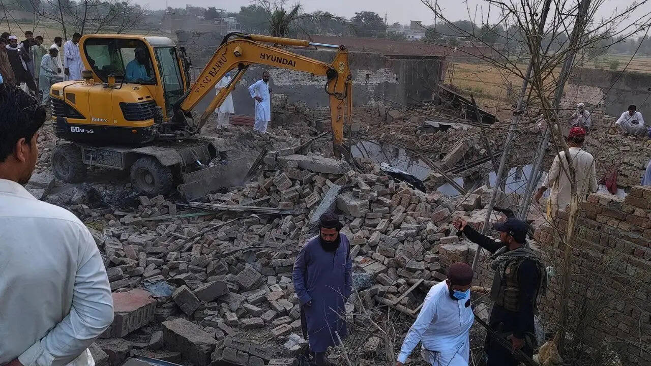 14 Pak cops killed in suicide attack; TTP splinter group claims responsibility