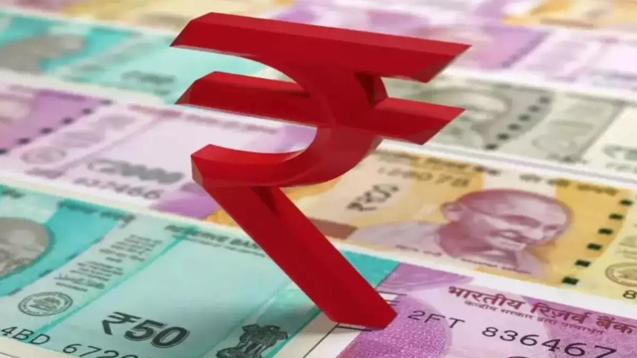 Rupee hits record low again: Currency crashes 0.9% in single day to record low of 95.31 vs US dollar