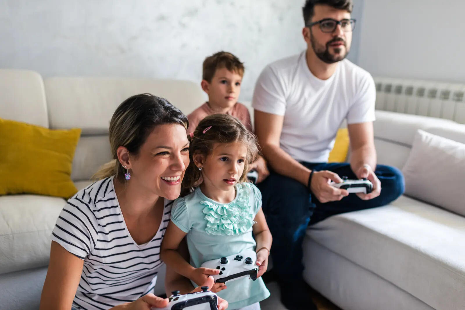 ​Children's Screen Time: Study Reveals Dangers of Digital Addiction and Solutions for Parents​