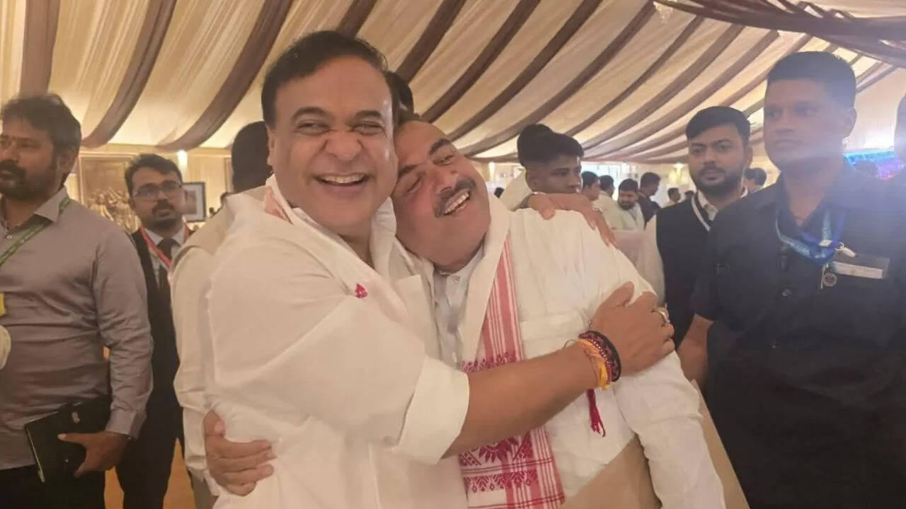 'Bad days for you know who': Himanta-Suvendu bonhomie grabs attention at Assam govt swearing-in