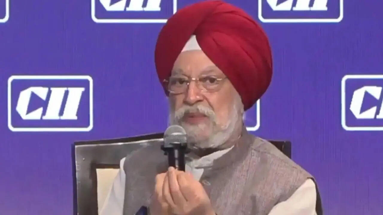 'Oil cos losing Rs 1,000 crore a day': Hike in prices imminent, hints Petroleum minister Puri