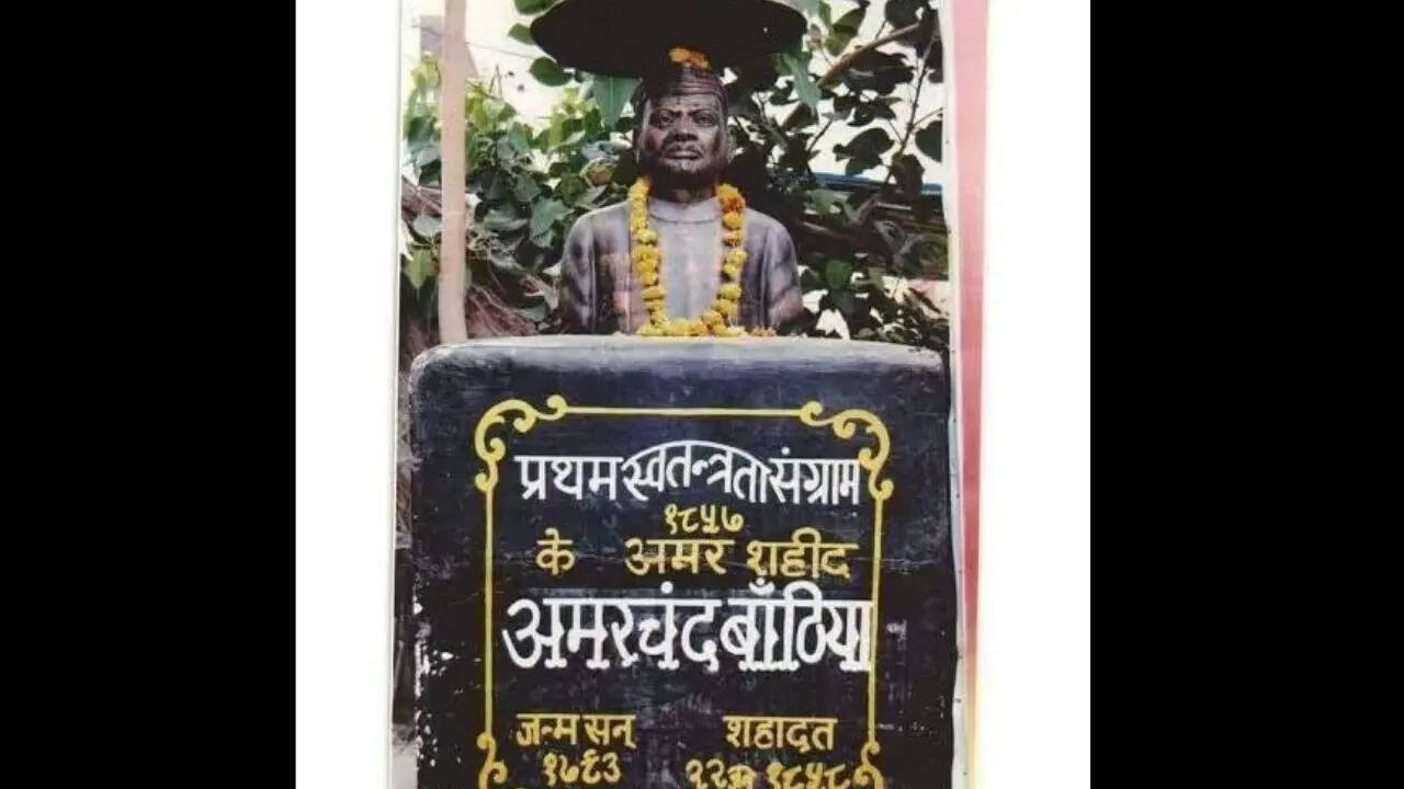 Amar Chand Banthia was born in the city of Bikaner in 1793 to a Jain business family.