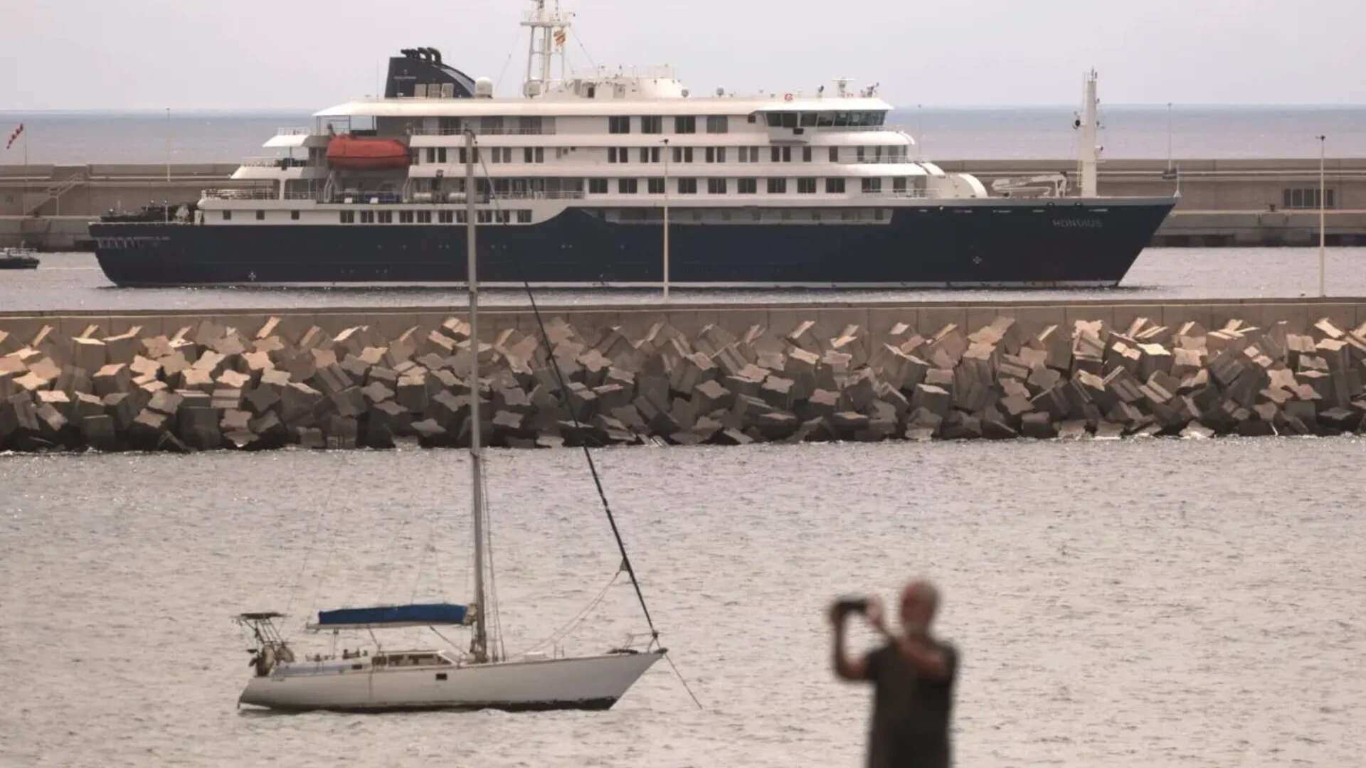 Hantavirus outbreak on cruise ship: What next for UK passengers after hospital isolation?
