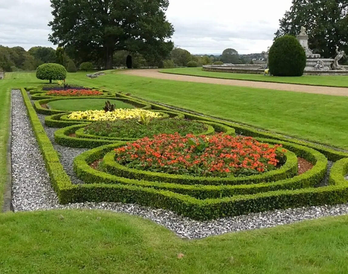 Why some sunny garden beds stay beautiful all summer, and others collapse?