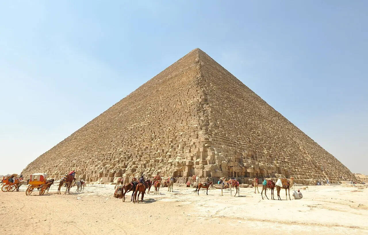The_Great_Pyramid_of_Giza_(Pyramid_of_Cheops_or_Khufu)_(14823042753)