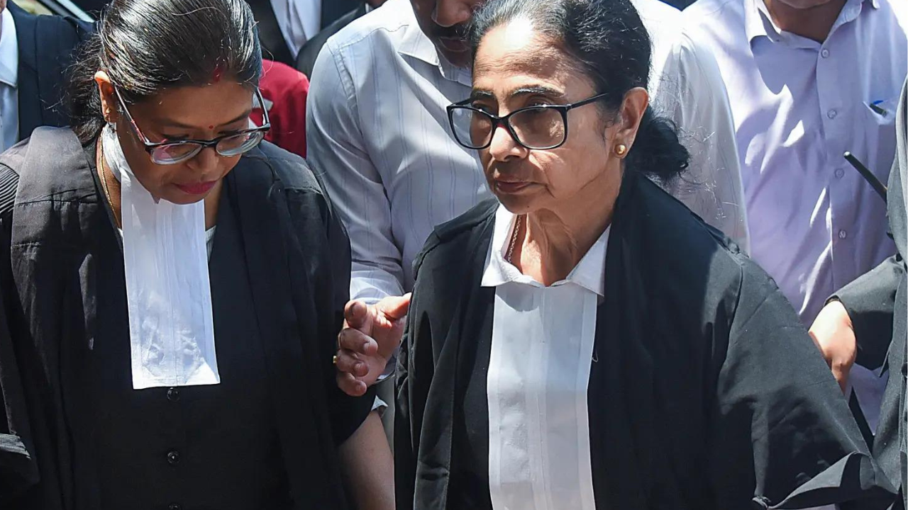 Mamata in lawyer’s robes at HC: Bar Council seeks verification of ex-CM’s practice status