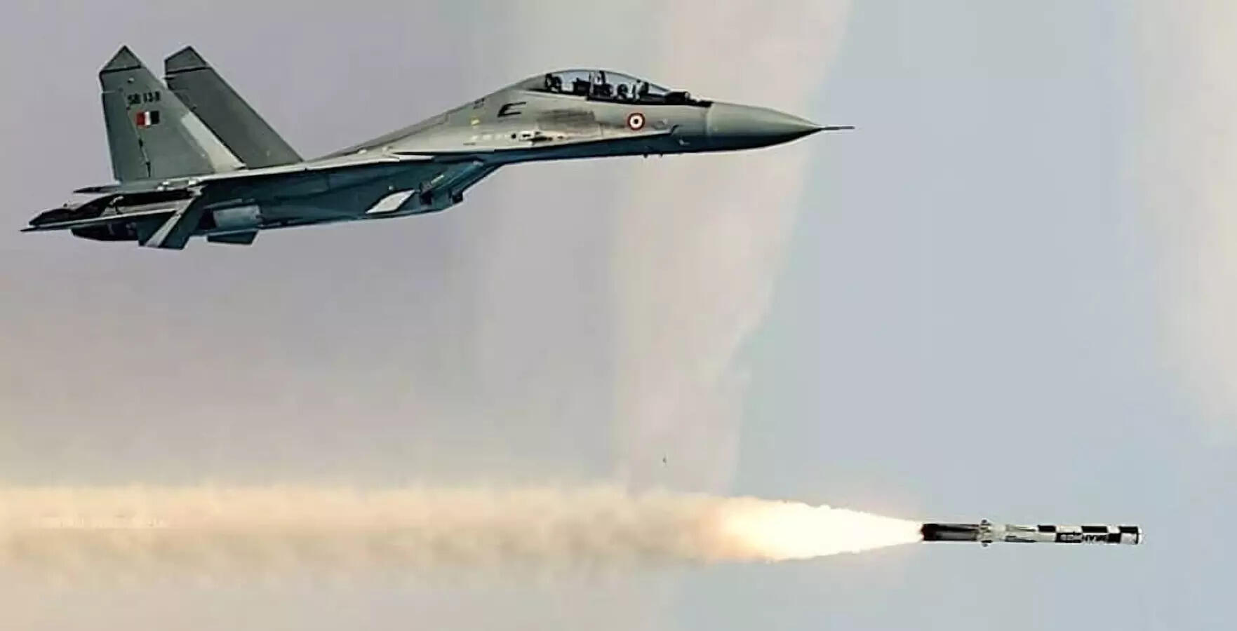 SU-30 MKI launching <strong>Brahmos Missile</strong>