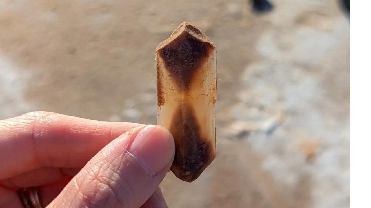 hourglass selenite