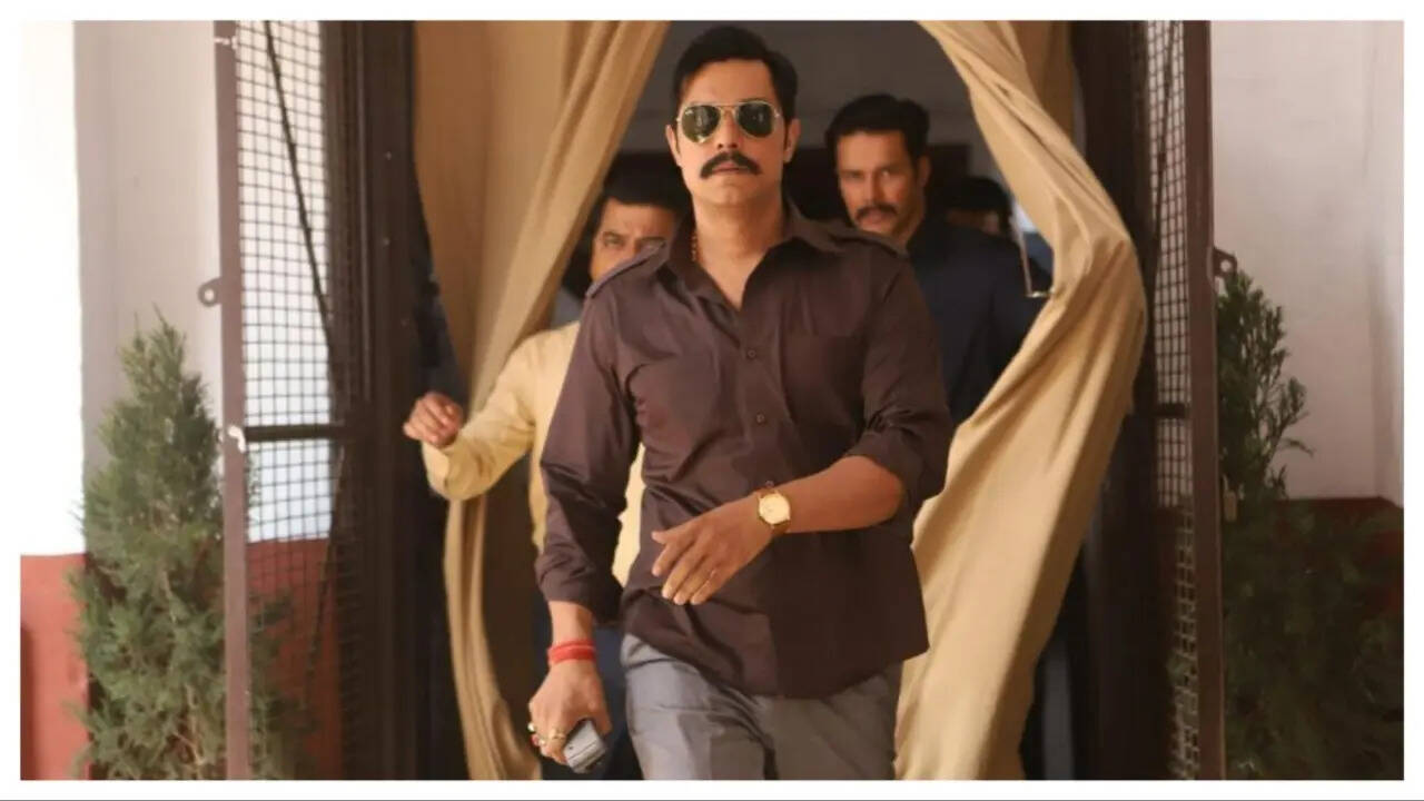 Randeep Hooda and Rajniesh Duggall in a still from Inspector Avinash