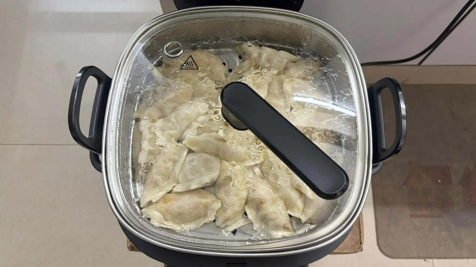 Steam momos made with Philips OneChef