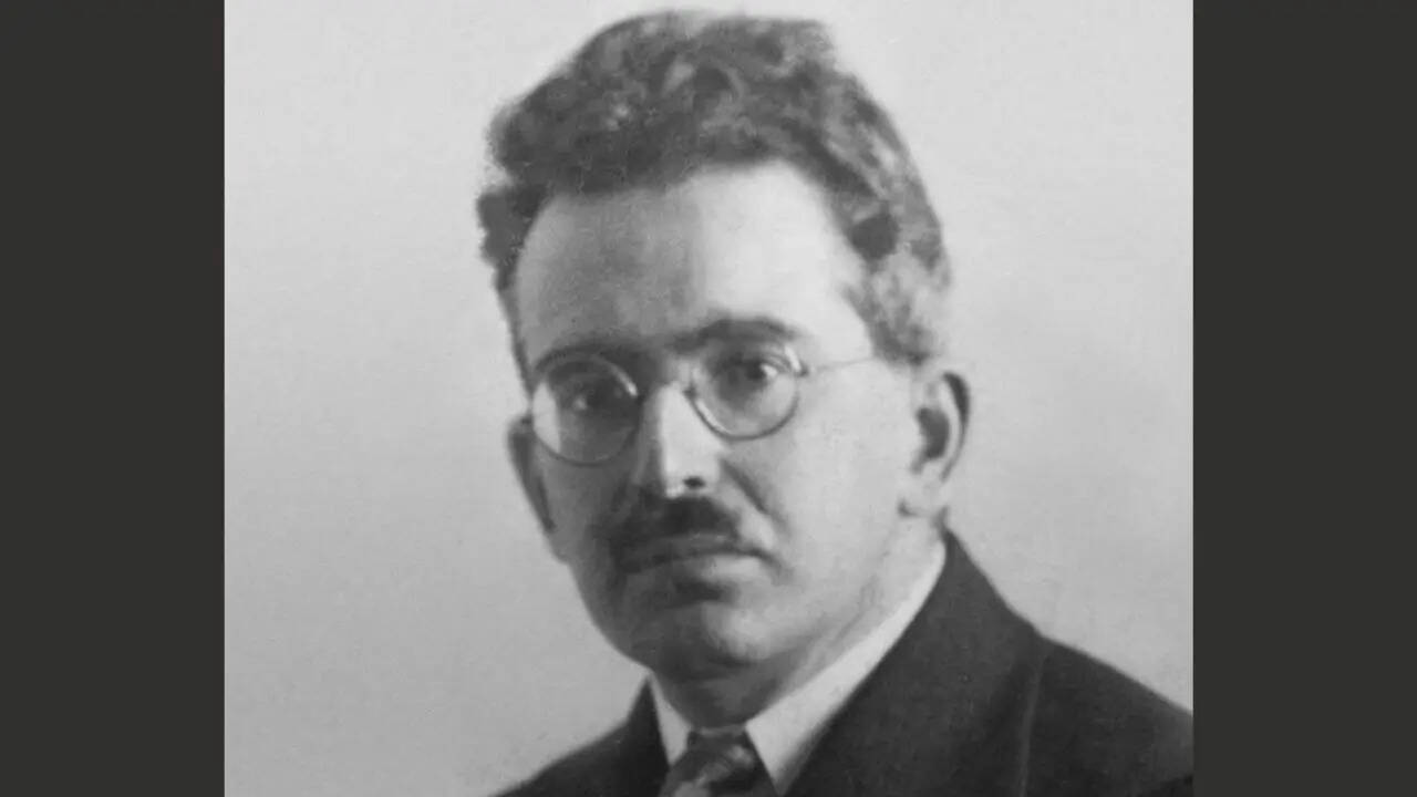 Quote of the day by Walter Benjamin: “In the end, we get older, we kill everyone who loves us through the worries we give them, through the troubled tenderness we inspire in them, and the fears we ceaselessly cause.”