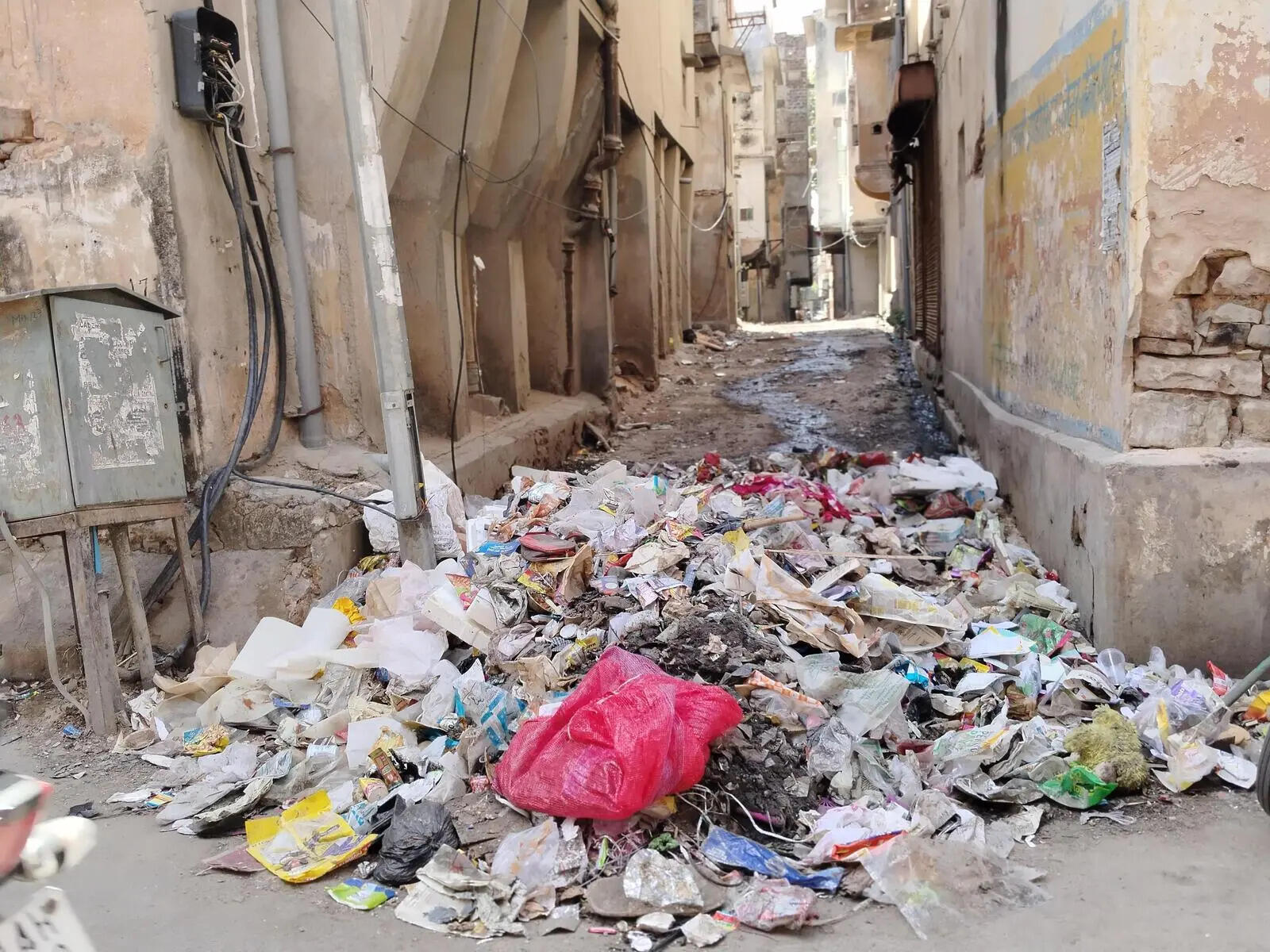 Garbage being thrown in open areas (2).jpg