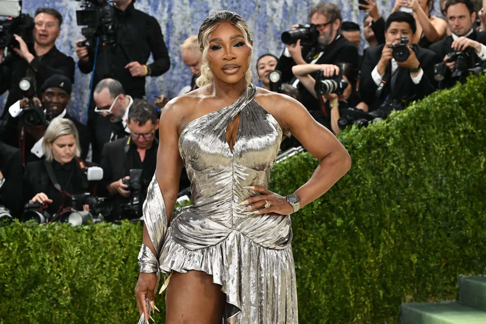 Met Gala guests arrive on carpet in dramatic works of art