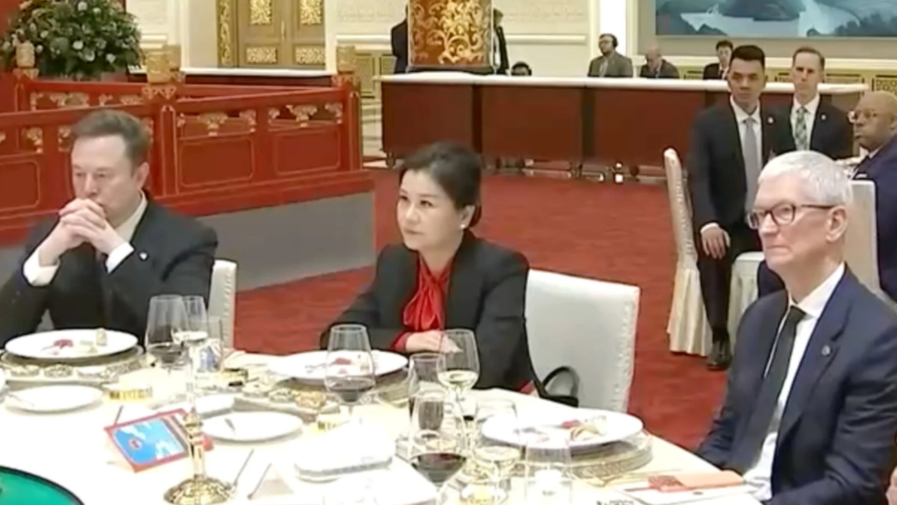Meet Zhou Qunfei: Once she worked in a glass factory, now she runs a $26 billion company and sits alongside Elon Musk and Tim Cook at China’s state dinner