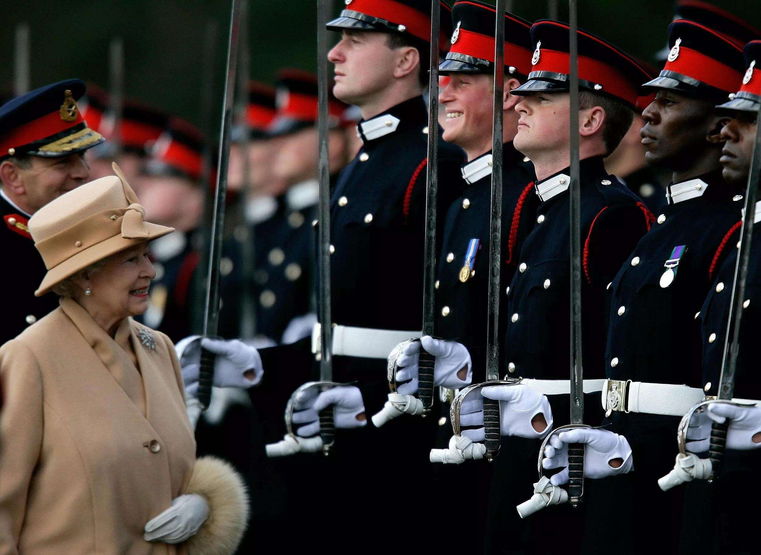The Mechanics of Nonverbal Synchrony within Monarchical Communication Systems