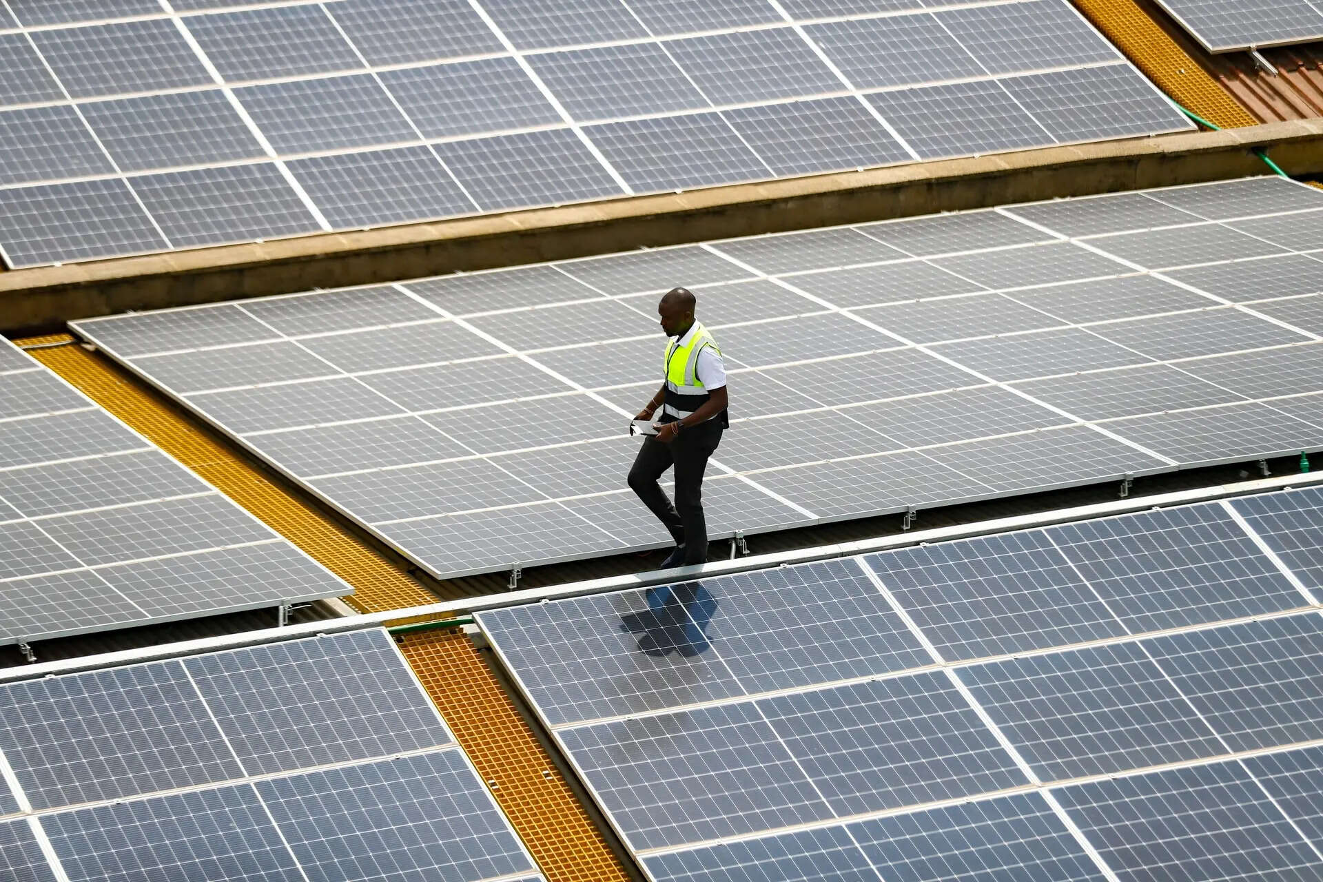Canada aims to double its electric grid by 2050 with clean energy and lower costs for users