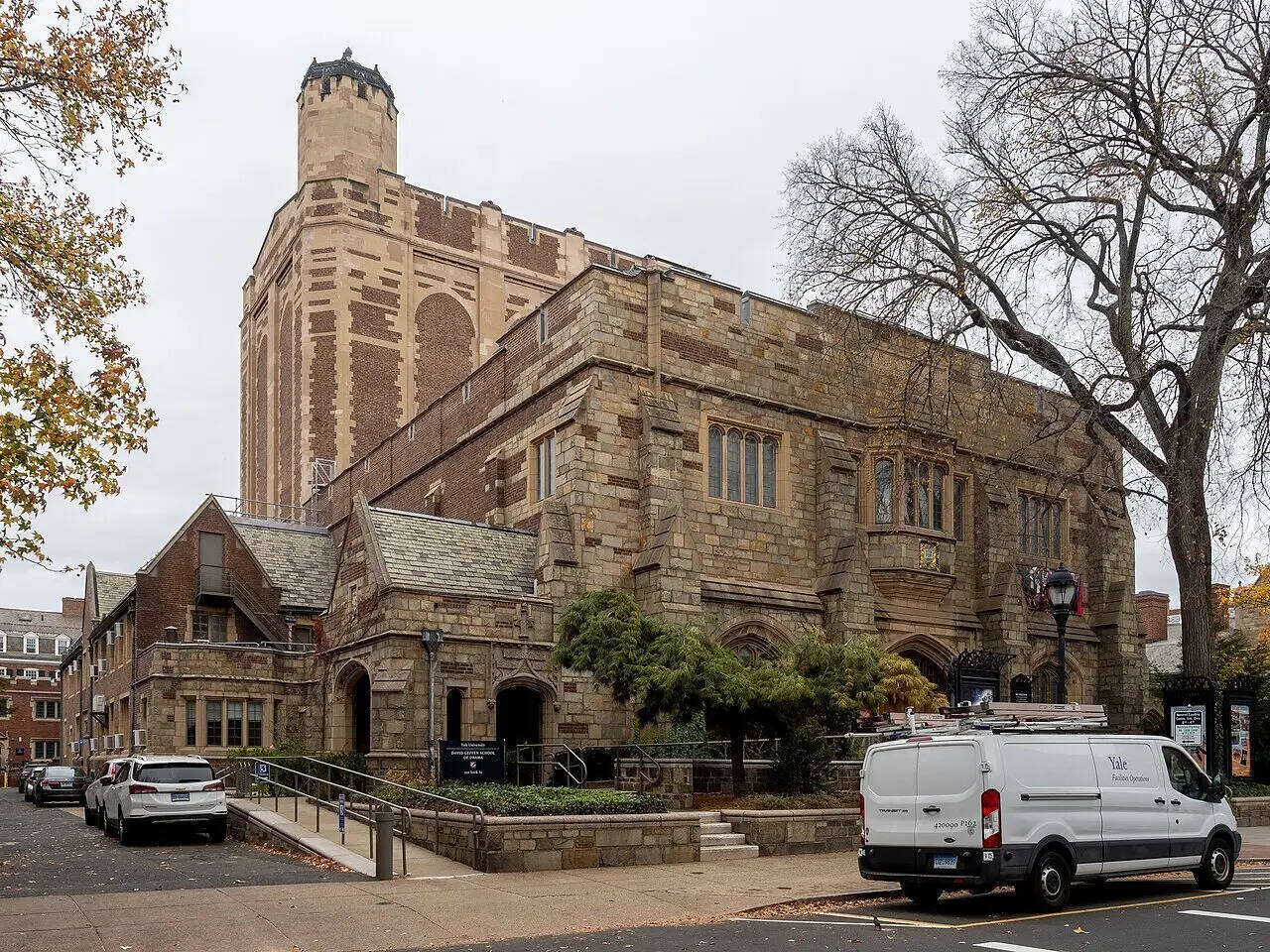 David_Geffen_School_of_Drama_at_Yale_University_(54105136667)